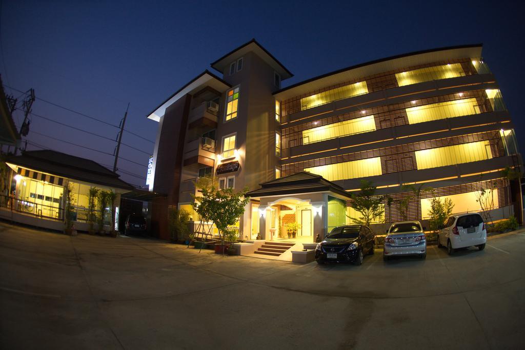 Baan Sanpoom Hotel Phitsanulok Exterior photo